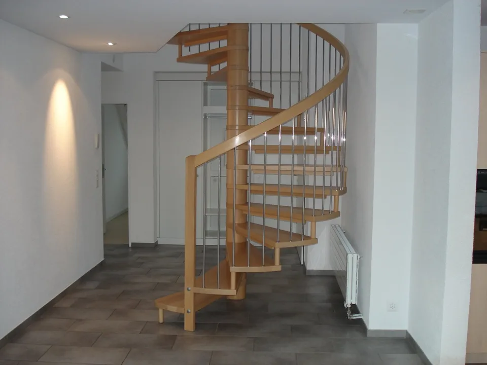Grosszügige 6.5-Zimmer-Wohnung mit Balkon und Garage in Rümlang