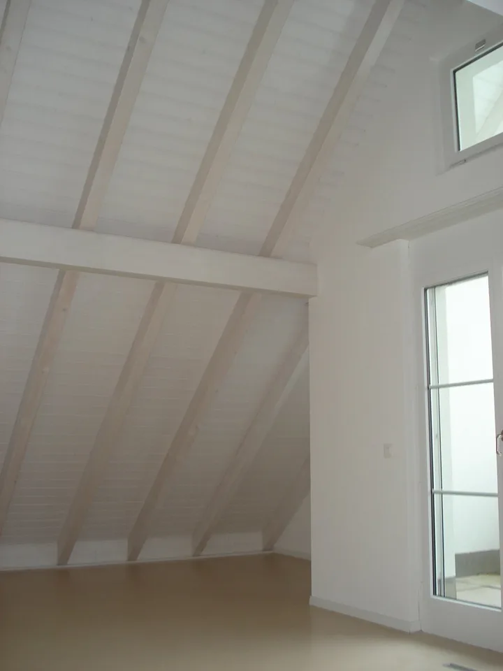 Grosszügige 6.5-Zimmer-Wohnung mit Balkon und Garage in Rümlang