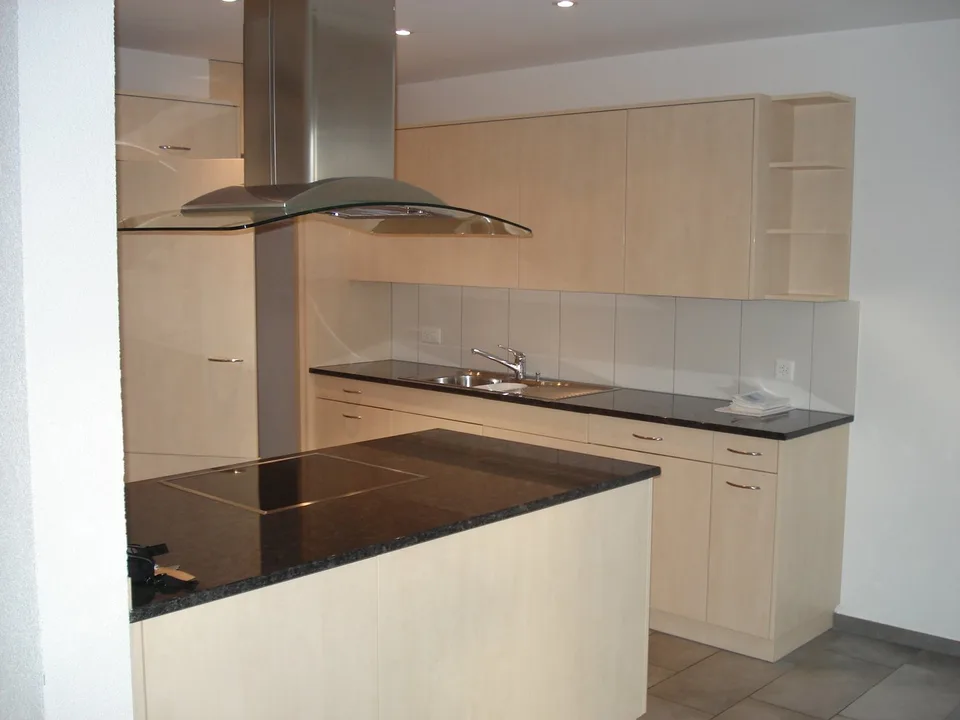 Grosszügige 6.5-Zimmer-Wohnung mit Balkon und Garage in Rümlang