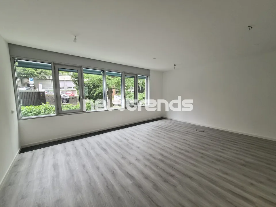 Lugano: vermietet sich ein prestigeträchtiges Büro mit Seeblick und 6 Räumen, doppelte – Foto 12 von 13