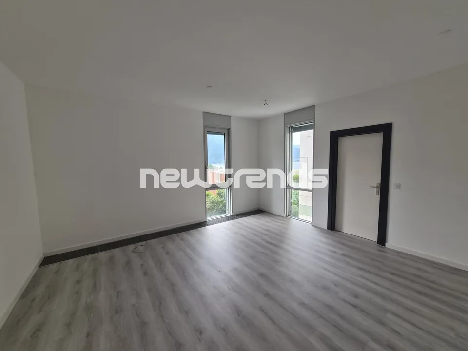 Lugano: loue un prestigieux bureau avec vue sur le lac, 6 pièces, double