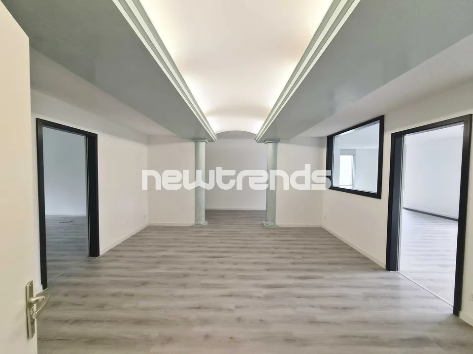 Lugano: loue un prestigieux bureau avec vue sur le lac, 6 pièces, double