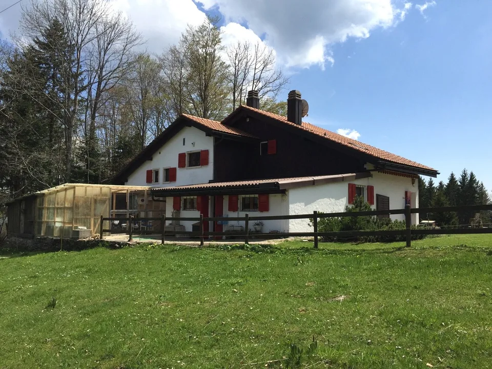 Bella casa individuale con 7 locali a Montagne de Moutier (1130m)