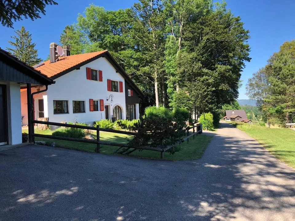 Bella casa individuale con 7 locali a Montagne de Moutier (1130m)