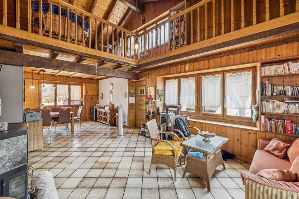 Wohnung mit 4,5 Zimmern, Galerie und Dachboden - Saxon Dorf