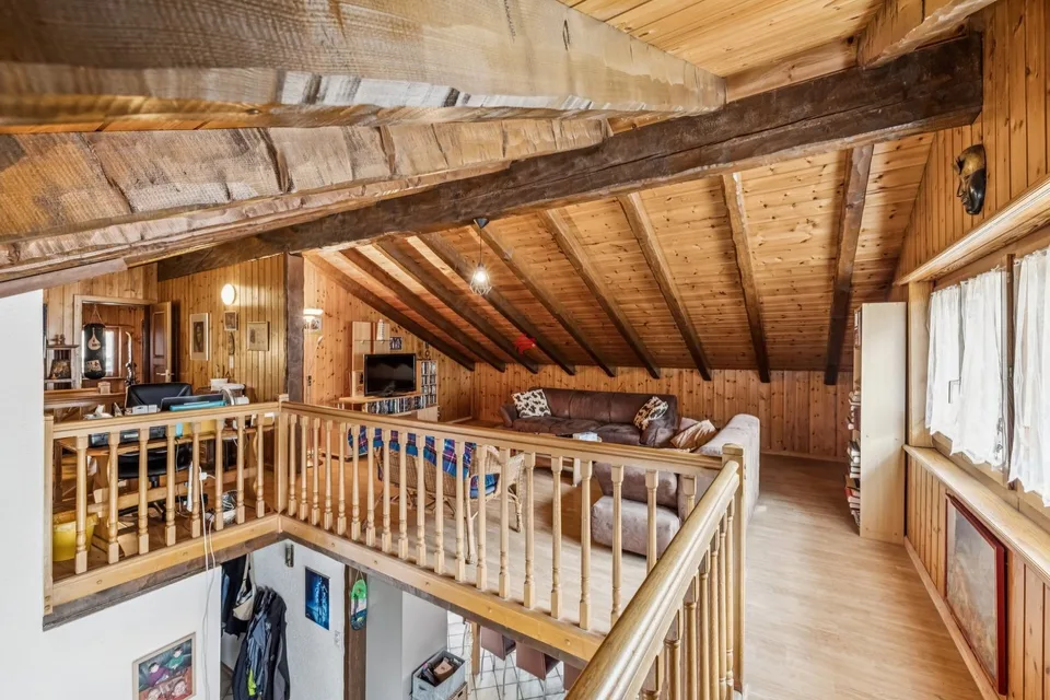 Wohnung mit 4,5 Zimmern, Galerie und Dachboden - Saxon Dorf