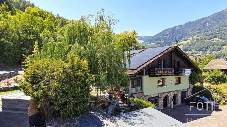 Demi-chalet avec vue à Choëx, 5.5 pièces et jardin
