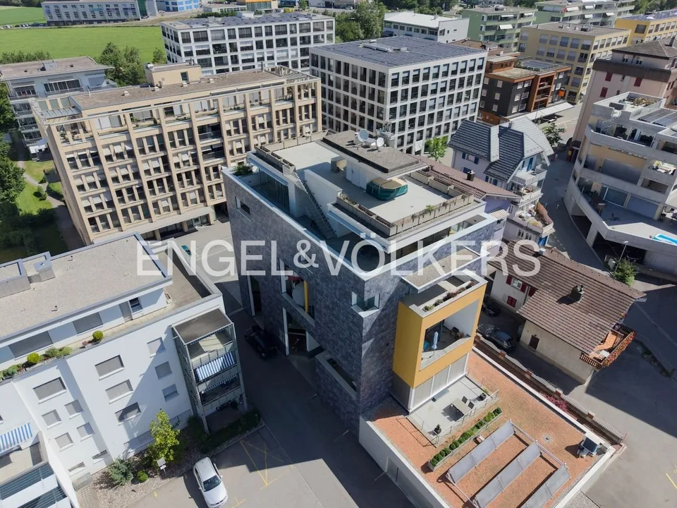 Rendement élevé & Attique de luxe avec piscine & garage privé : Habitat exclusif &