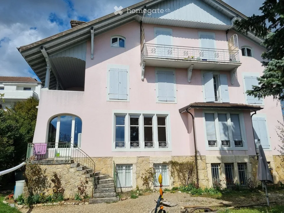 A louer à Neuchâtel, 2 appartements de 5,5 pces, calme, vue