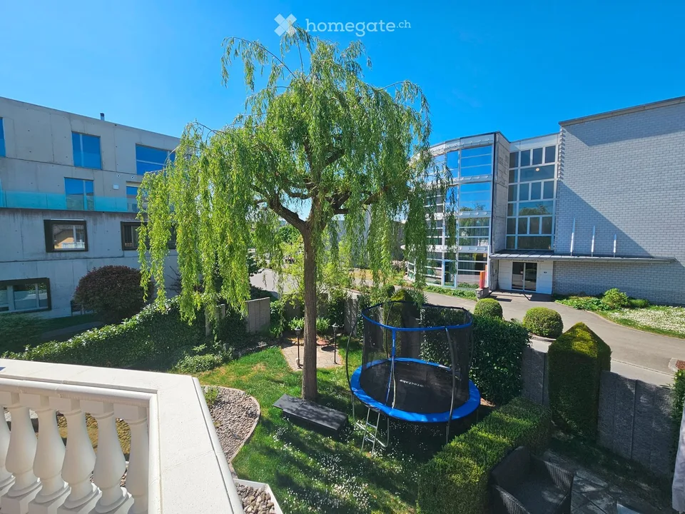 charmantes 6,5-Zimmer-Einfamilienhaus mit Naturschwimmteich / maison 6,5 pièces - piscine naturelle