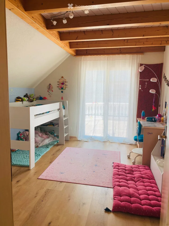 charmantes 6,5-Zimmer-Einfamilienhaus mit Naturschwimmteich / maison 6,5 pièces - piscine naturelle