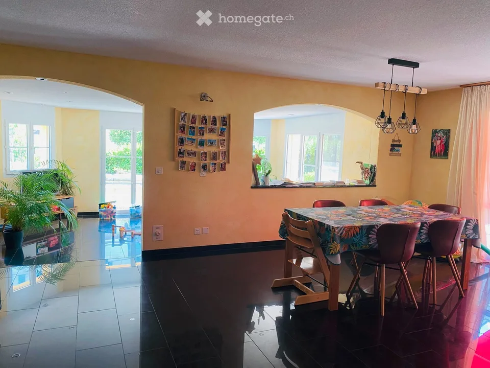 charmantes 6,5-Zimmer-Einfamilienhaus mit Naturschwimmteich / maison 6,5 pièces - piscine naturelle