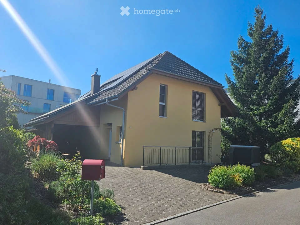 charmantes 6,5-Zimmer-Einfamilienhaus mit Naturschwimmteich / maison 6,5 pièces - piscine naturelle
