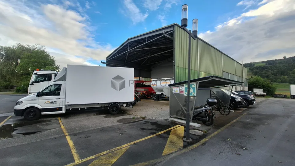 Gewerbehalle mit Aussenfläche - ideal für Logistik und Transport