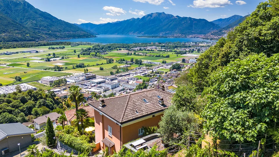 Seconda casa, Lago Maggiore, Ticino: proprietà con vista mozzafiato sul lago – foto 27 di 30