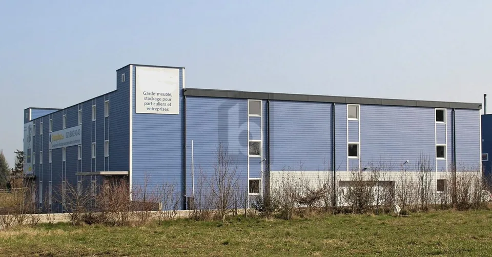 LOCAL DE STOCKAGE PRATIQUE (260)