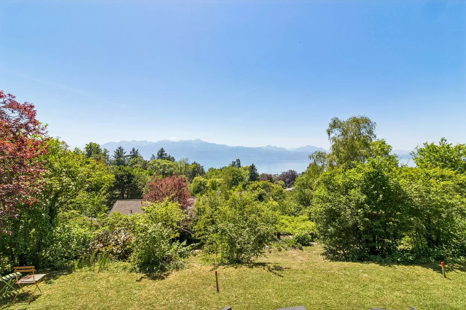 Élégante propriété des années 1930 avec vue panoramique sur le lac Lém