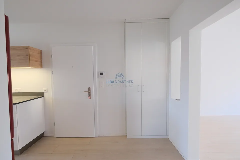 Idyllisches Wohnvergnügen: Moderne 3-Zimmer-Wohnung mit Wintergarten