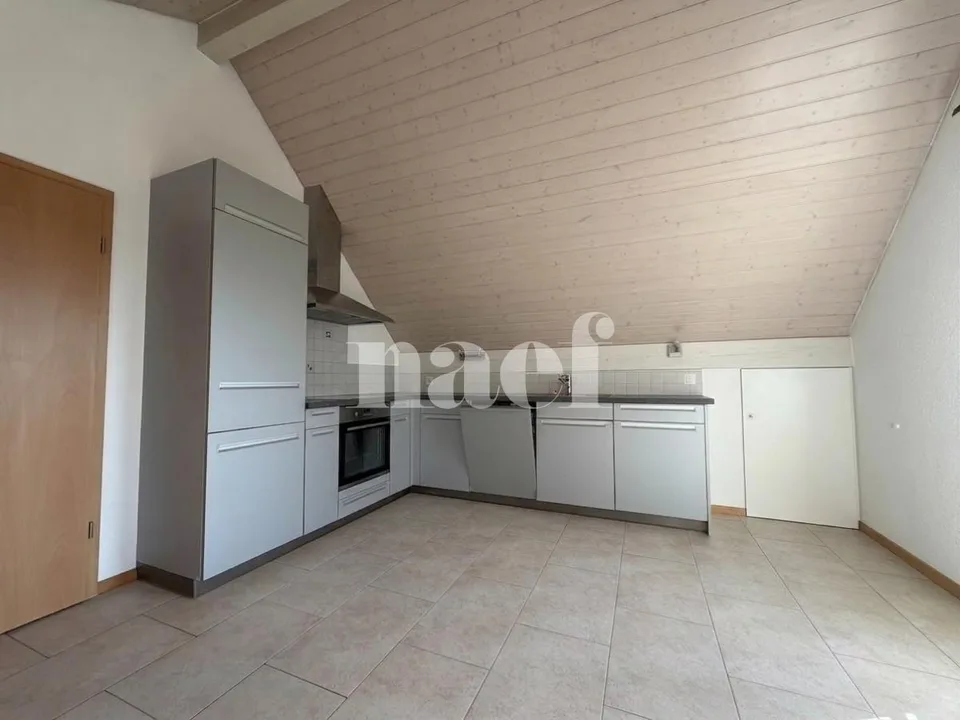 Duplex di 4.5 locali in un ambiente pacifico, a due passi dal lago, contratto di locazione a termine (1 anno)
