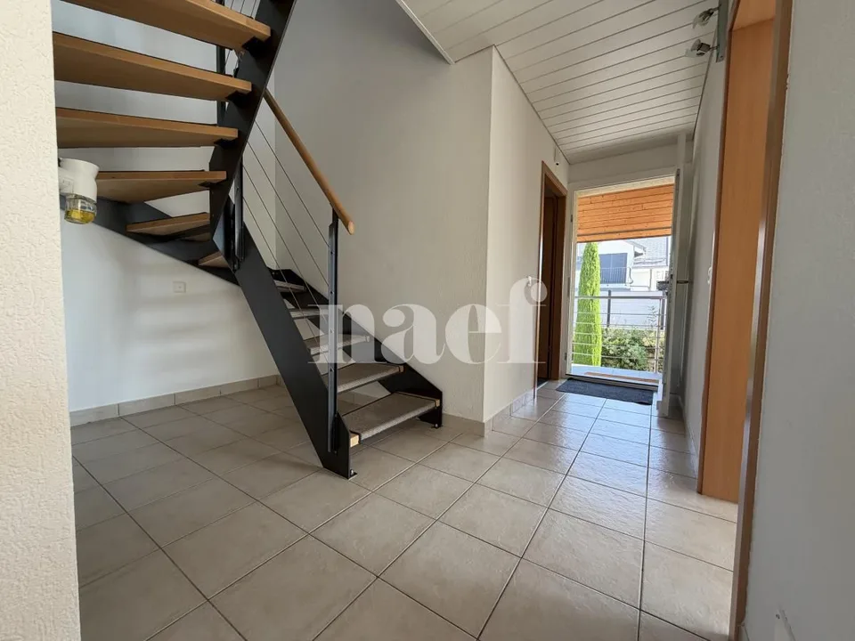 Duplex di 4.5 locali in un ambiente pacifico, a due passi dal lago, contratto di locazione a termine (1 anno)