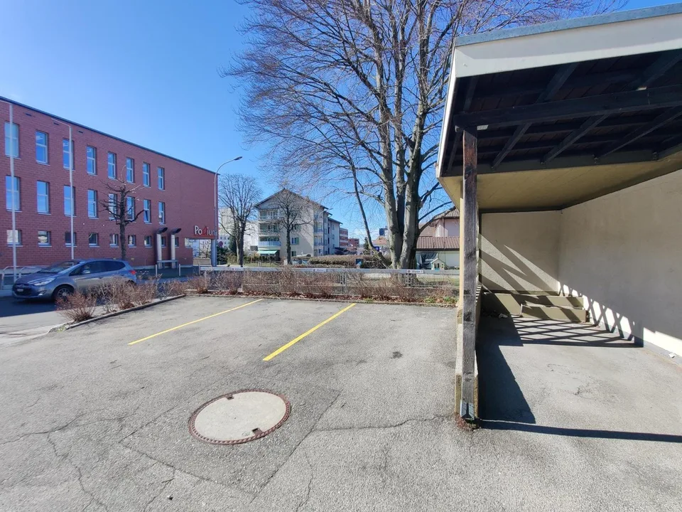 Aussenparkplatz in Düdingen