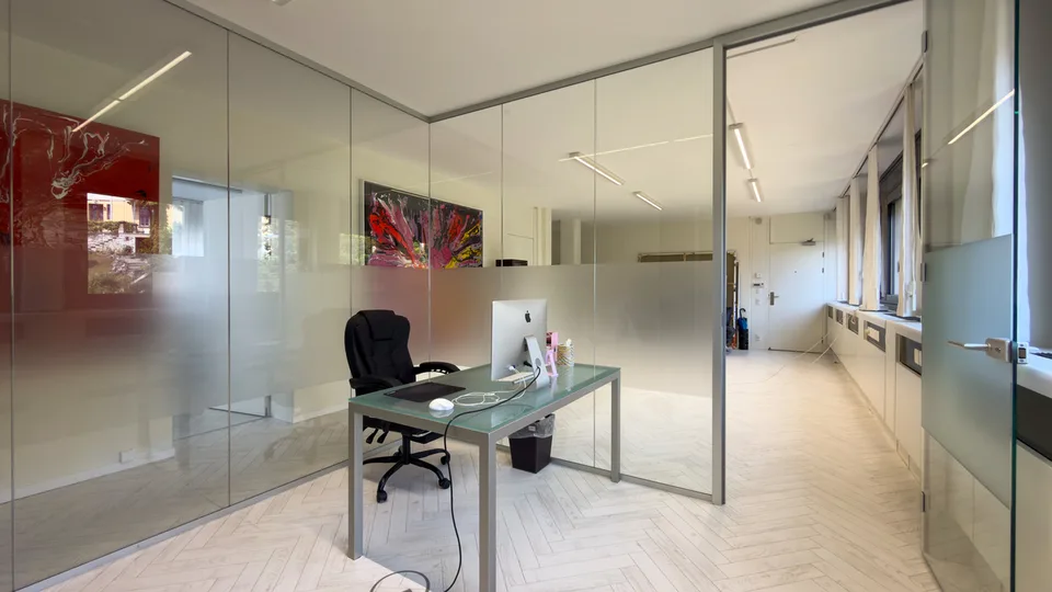 HELLES BÜRO IM ZENTRUM VON LUGANO