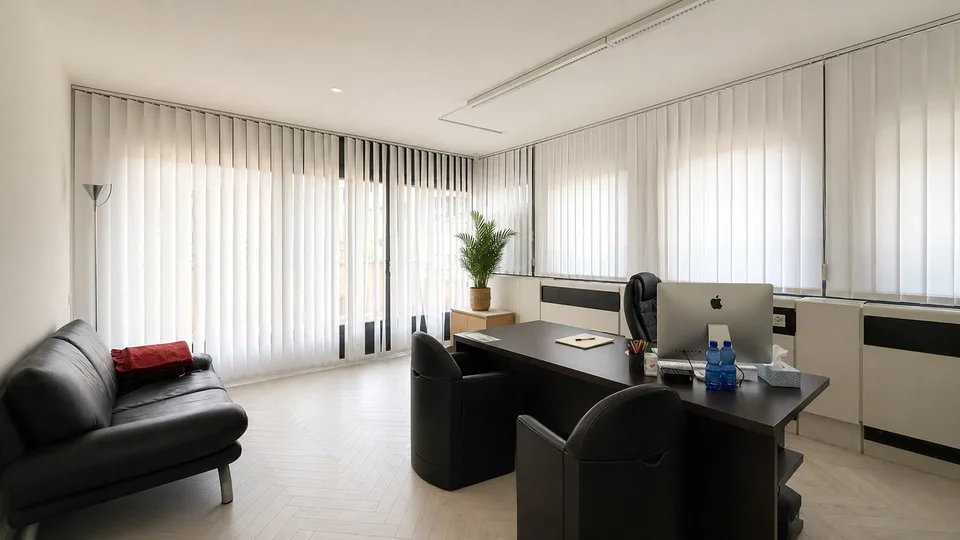 HELLES BÜRO IM ZENTRUM VON LUGANO