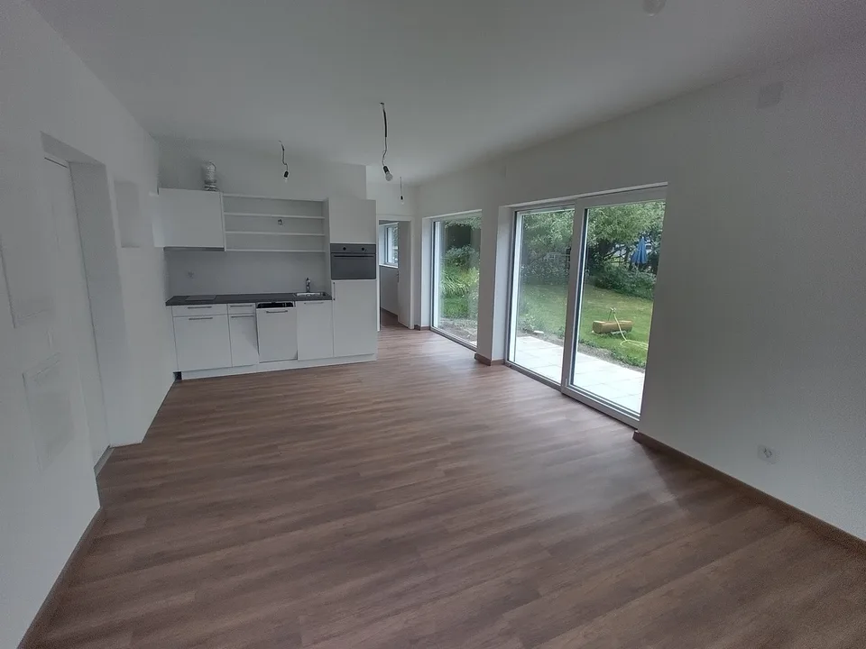 Ökologisches Tiny House an idyllischer Lage mit grossem Sitzplatz und Garten