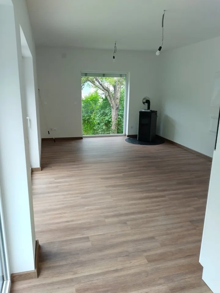 Ökologisches Tiny House an idyllischer Lage mit grossem Sitzplatz und Garten