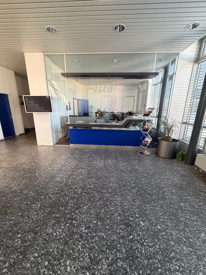 Uffici e spazi di stoccaggio in posizione ideale a Oftringen – La vostra nuova sede aziendale