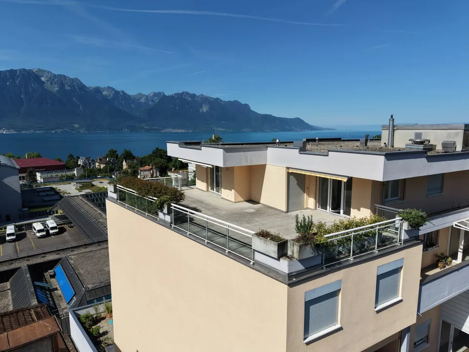 Superbe attique de 4 pièces avec grande terrasse et vue panoramique