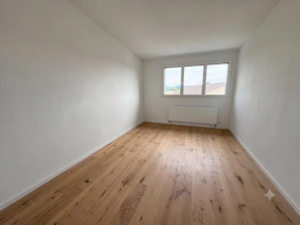SANIERTE CHARMANTE DACHWOHNUNG ZU VERMIETEN