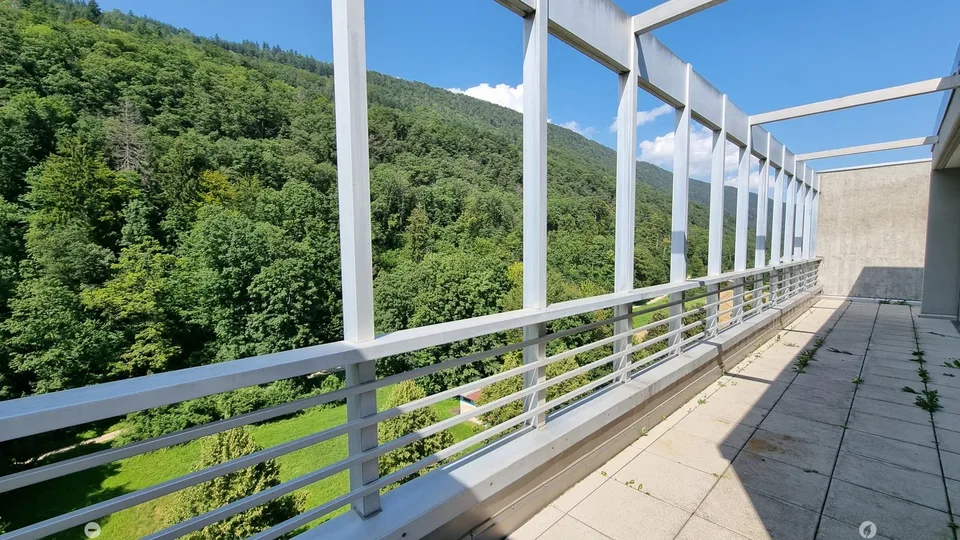 Modernes 1.5-Zimmer-Loft im 7. Stock mit Panoramablick in Biel/Bienne