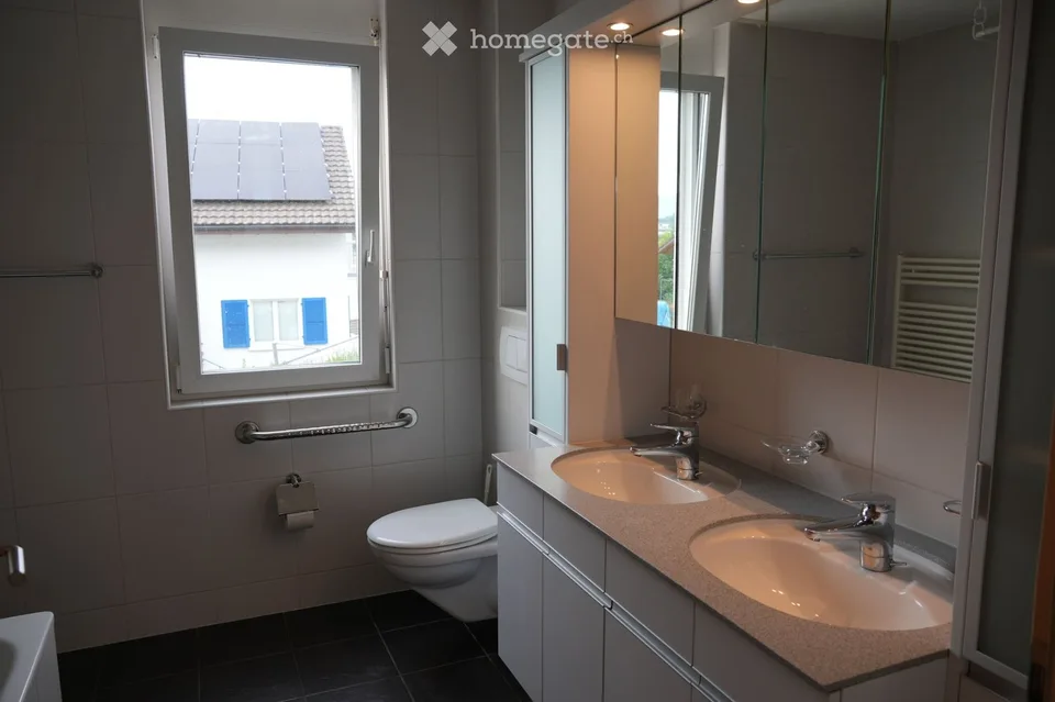 Appartement calme de 5,5 pièces à Gränichen, avec beaucoup d'espace vert et de confort
