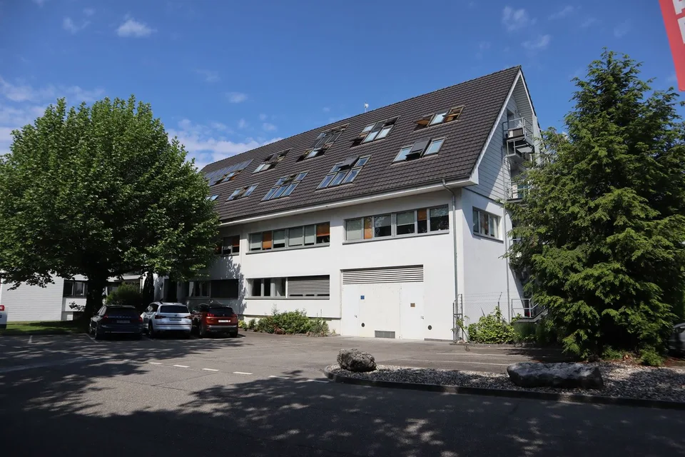 Grosszügiges und modernes Bürohaus zu vermieten