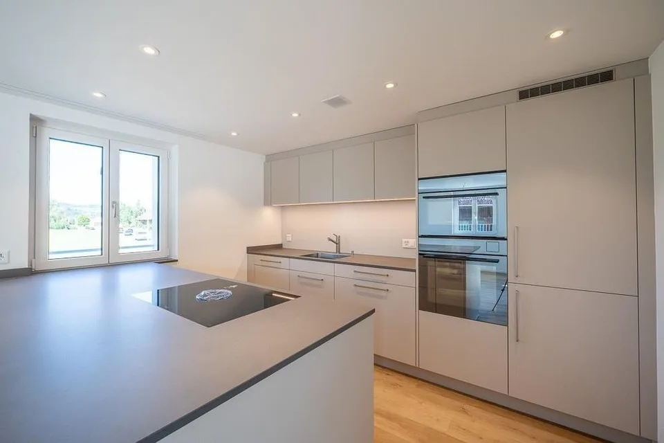 Appartement-maisonnette moderne 5 pièces avec balcon spacieux