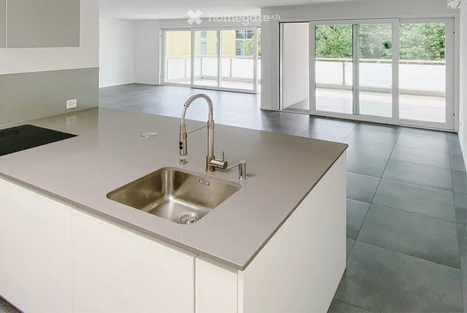 Arbedo, appartamento moderno con grande balcone
