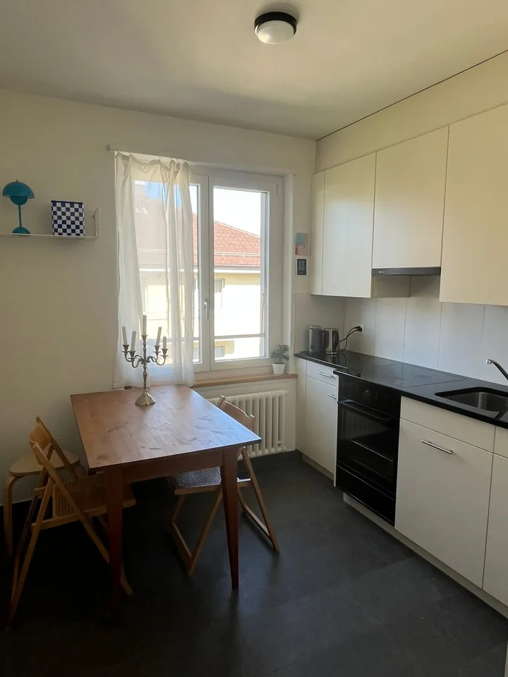 Appartamento luminoso 2.5 locali con balcone a Ostermundigen – disponibile da agosto 2026