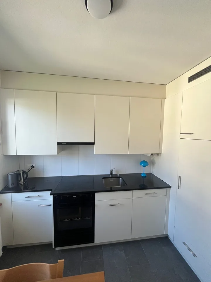 Appartamento luminoso 2.5 locali con balcone a Ostermundigen – disponibile da agosto 2026