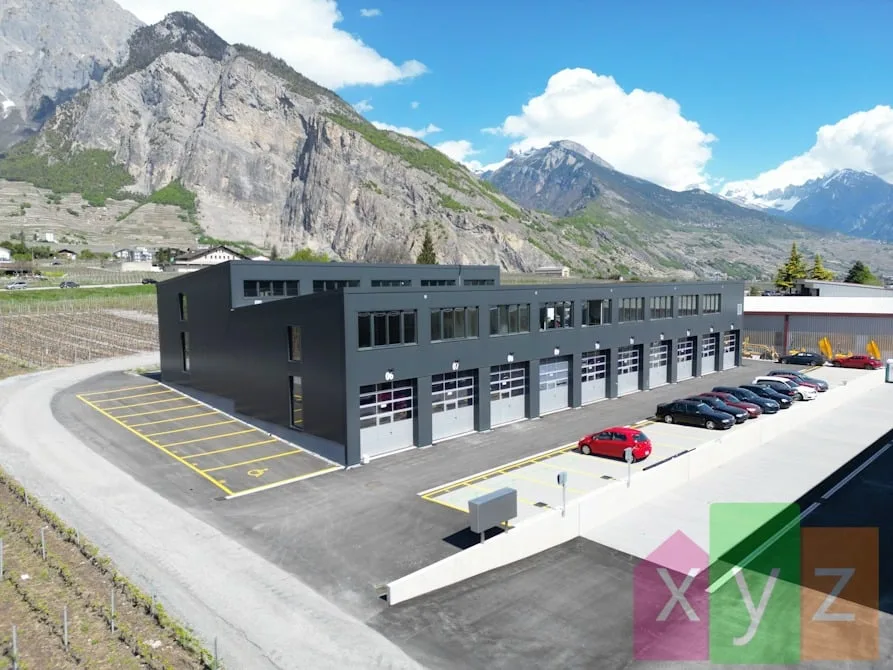 Halles neuves, bien équipées, modernes et bien situées dans le Valais central