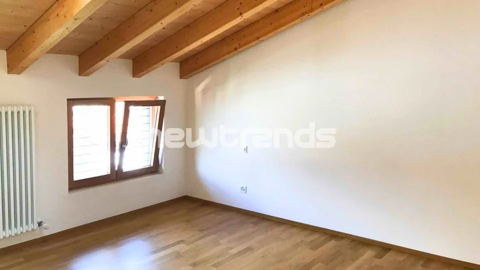 Rancate, 3.5 Zimmer-Penthouse mit Balkon und nahegelegenen Dienstleistungen