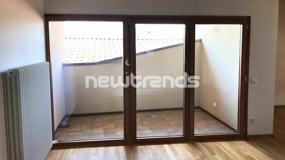 Rancate, 3.5 Zimmer-Penthouse mit Balkon und nahegelegenen Dienstleistungen