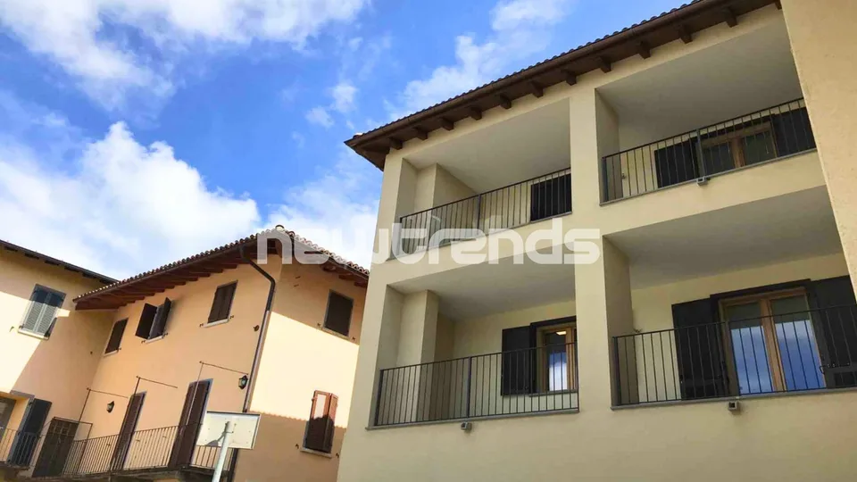 Rancate, 3.5 locali attico con balcone e servizi nelle vicinanze