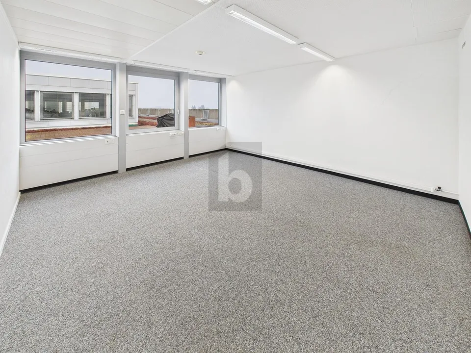 GUT GELEGEN UND PRAKTISCH (BÜRO 4.26)