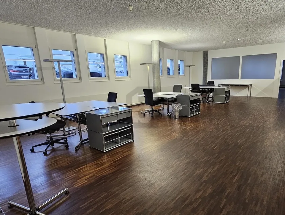 SPAZIO DI LAVORO MODERNO CON TERRAZZA