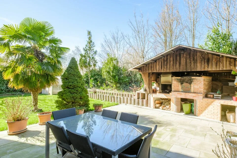 Eckvilla mit 300 m² Garten - 4 Schlafzimmer