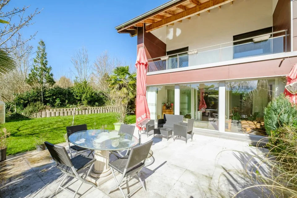Eckvilla mit 300 m² Garten - 4 Schlafzimmer