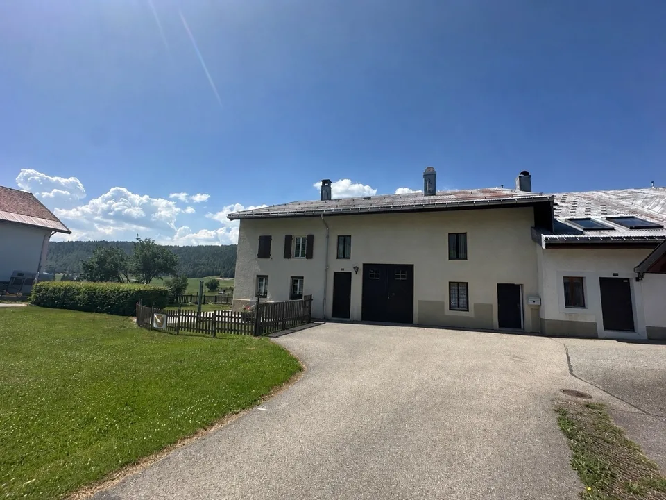 Ancienne ferme mitoyenne rénovée