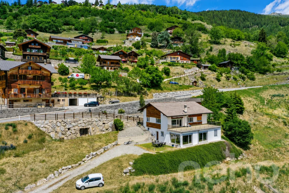Magnifique propriété avec vue panoramique à Mase