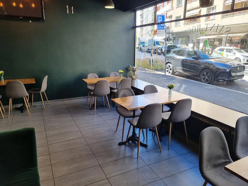 CAFÉ BAR IM STADTTEIL ST-ROCH!